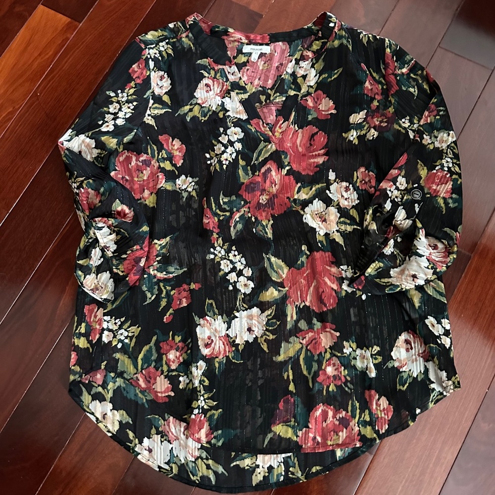 Maurices Women Long Sleeve Hi-Lo Black Gold Specks Red Floral Top Size M EUC